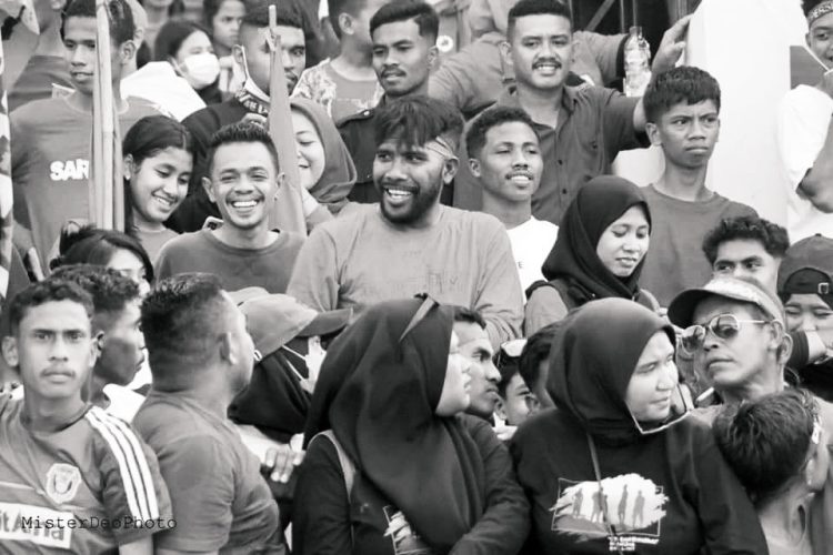 Tentang Suporter “Kampungan” di Transisi Sepakbola Modern