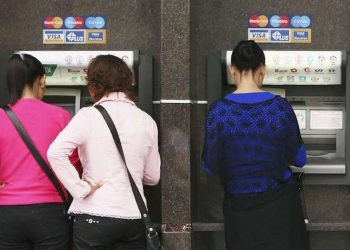 Di Hadapan Mesin ATM, Kecemasan Kita Berbeda