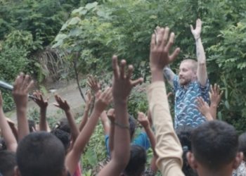 Saat Rapper Finlandia Ajarkan Bahasa Inggris di Desa Horowura